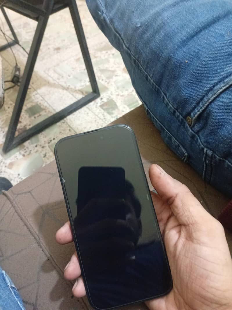 Apple iPhone 16 7