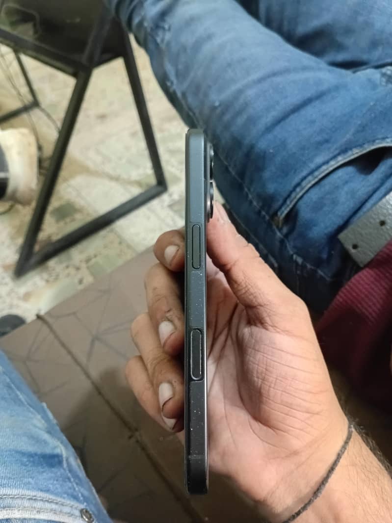 Apple iPhone 16 9