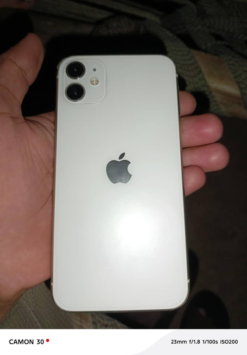 Apple iPhone 11 4