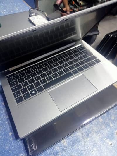 HP Core I5, 8th gen 8/256 in 10/10 condiotion