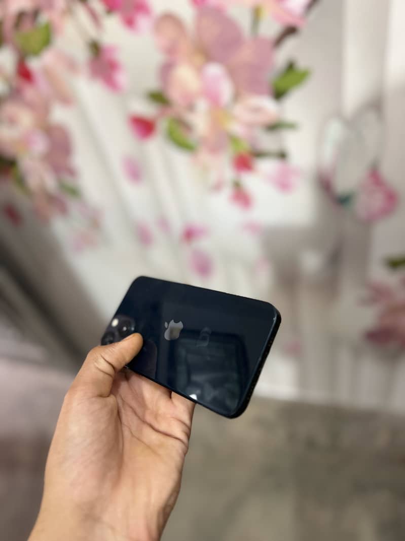 Apple iPhone 13 2