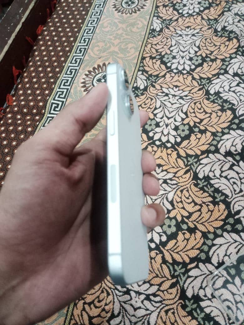 Apple iPhone 15 3