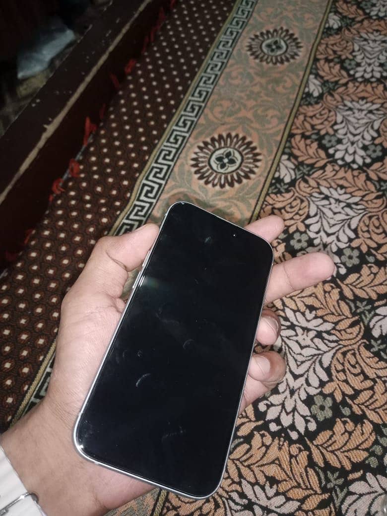 Apple iPhone 15 4
