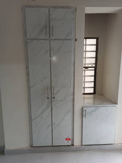 1 Bed Lounge Available For Rent