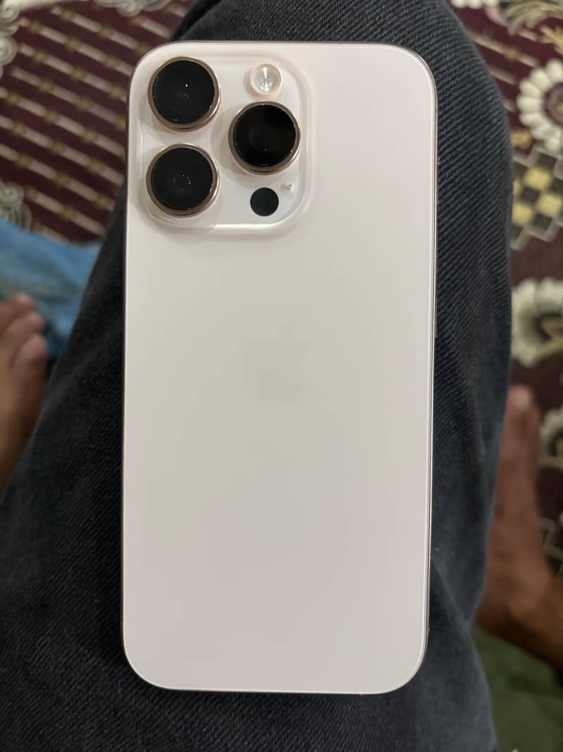Apple iPhone 16 Pro 0