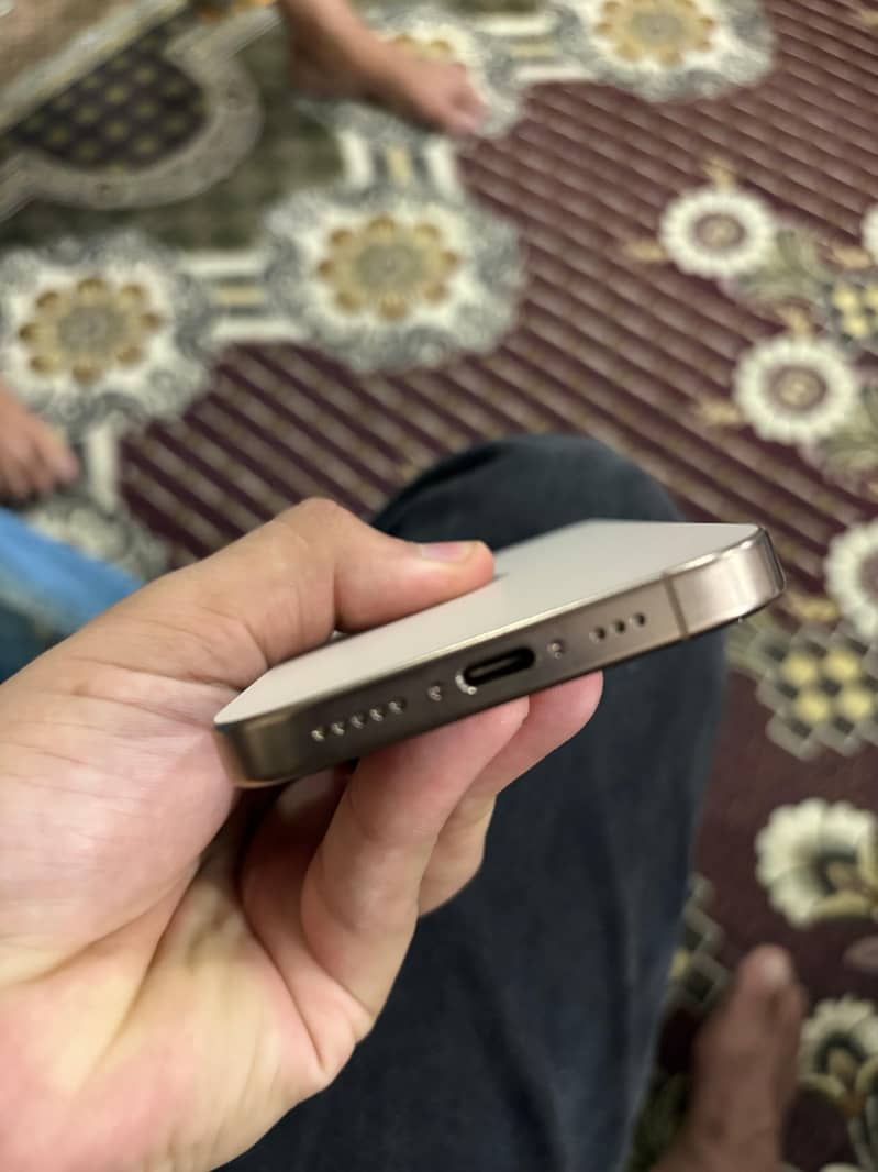 Apple iPhone 16 Pro 1