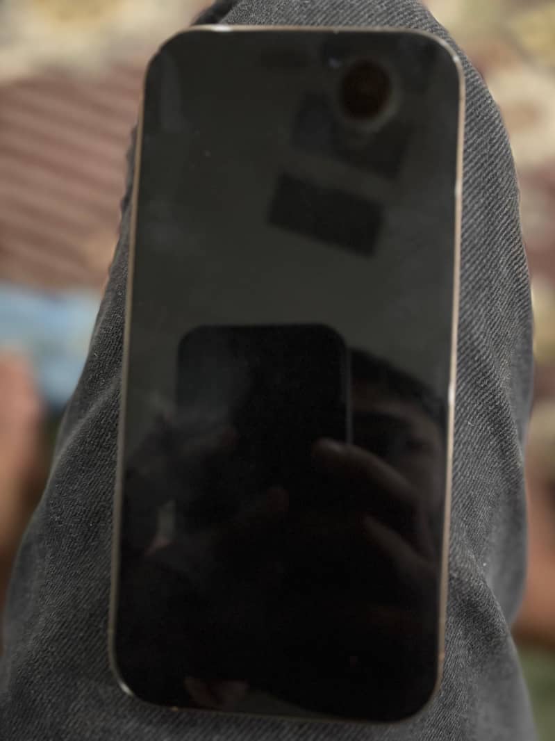 Apple iPhone 16 Pro 3