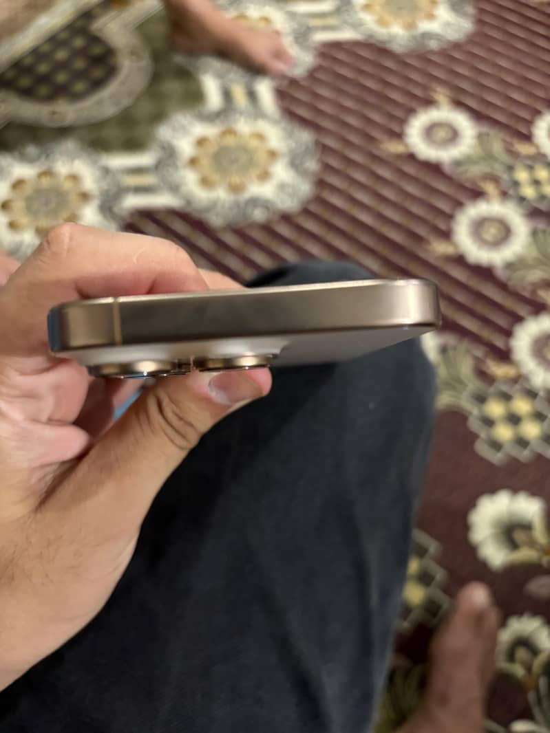 Apple iPhone 16 Pro 4