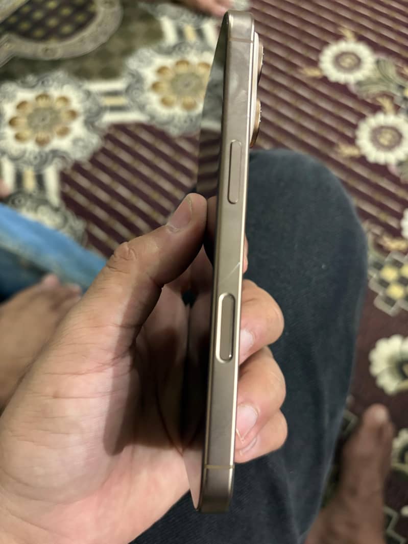Apple iPhone 16 Pro 5