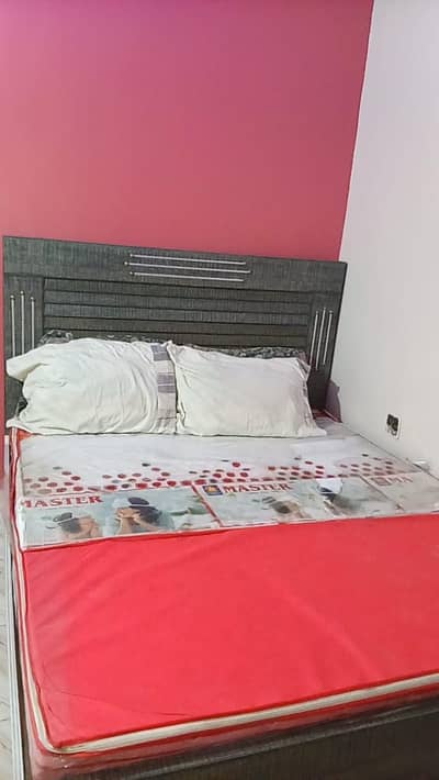 single bed with mattress