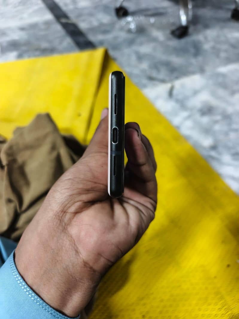 Google Pixel 6 4