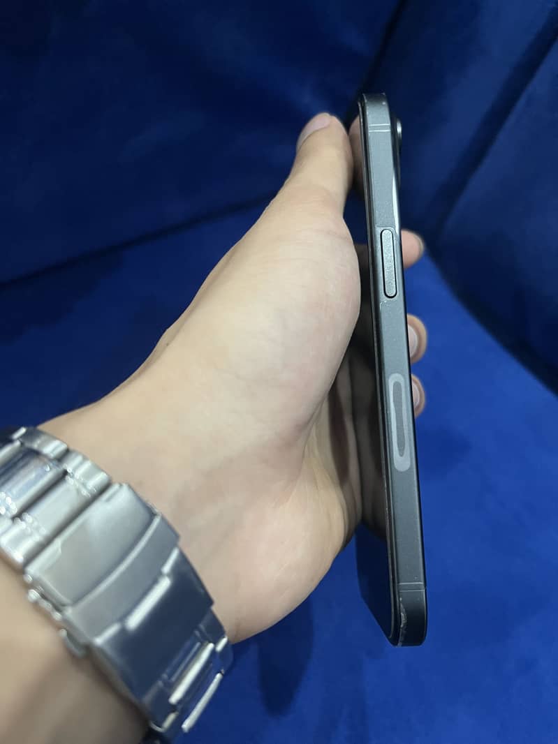 iPhone 15 4