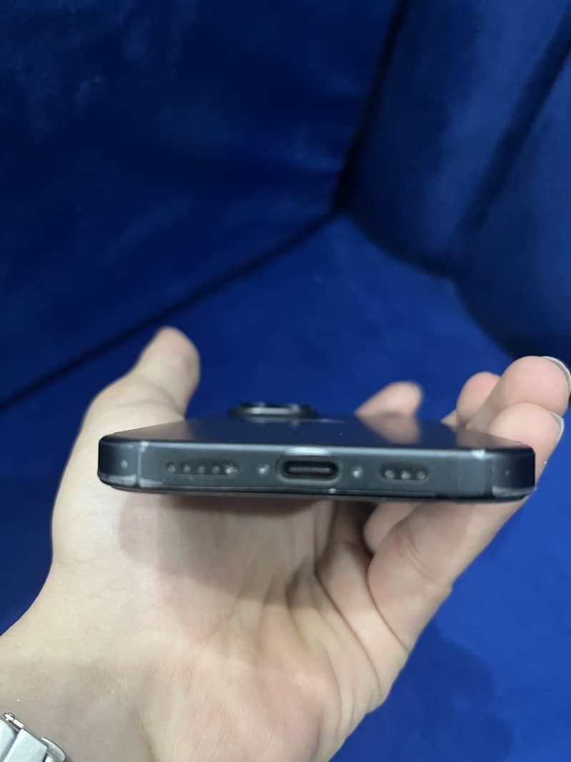 iPhone 15 6