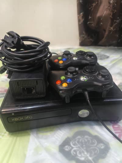 Xbox 360 300 GB 2 controller hai mukammal cable