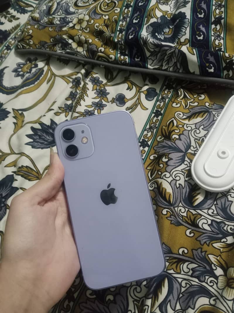 Apple iPhone 12 4