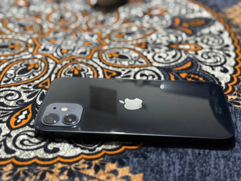 Apple iPhone 12 2