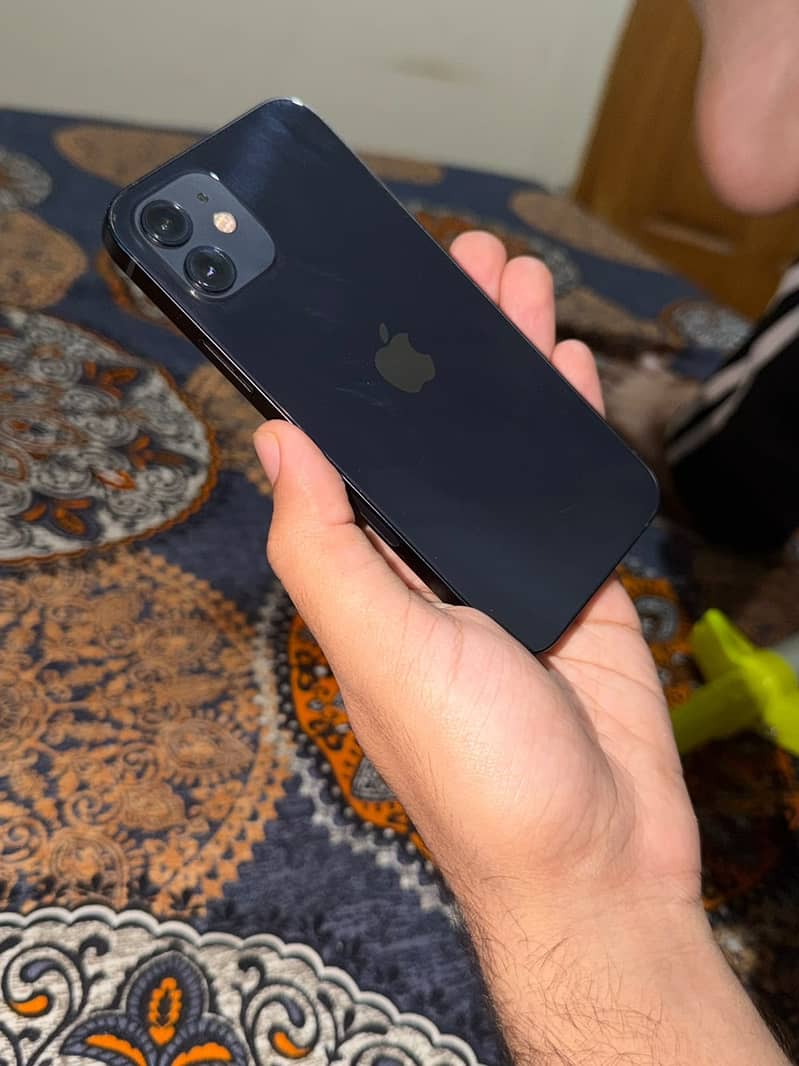 Apple iPhone 12 4