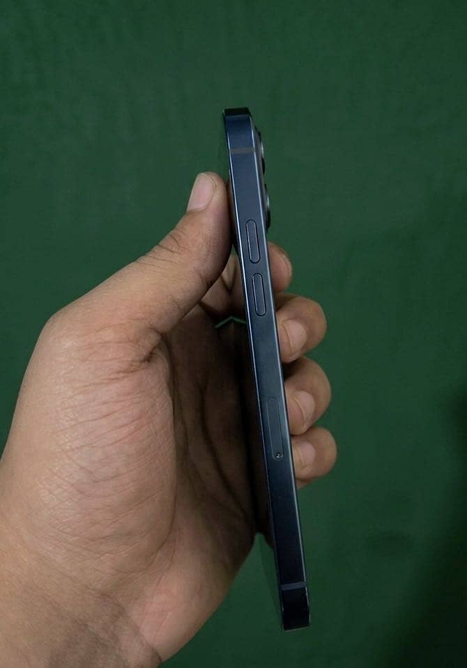 Apple iPhone 12 1