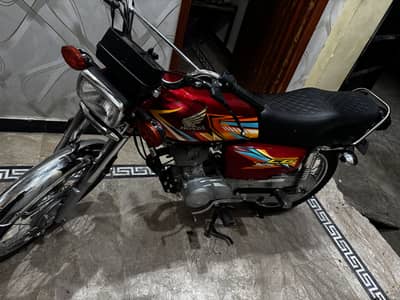 Honda 125 Red