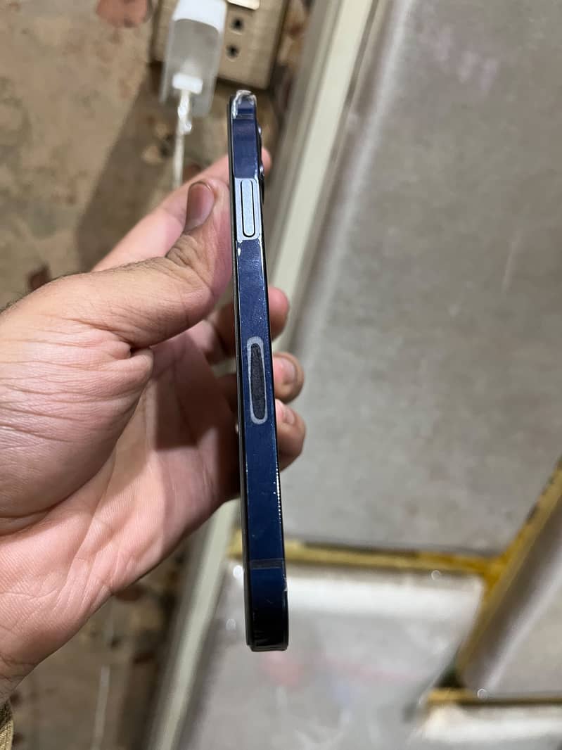 Apple iPhone 12 0