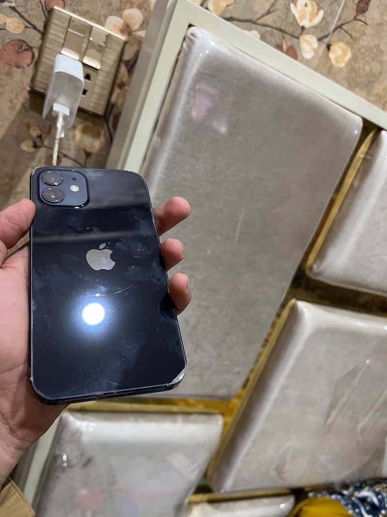 Apple iPhone 12 6
