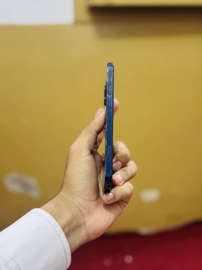 Apple iPhone 12 3