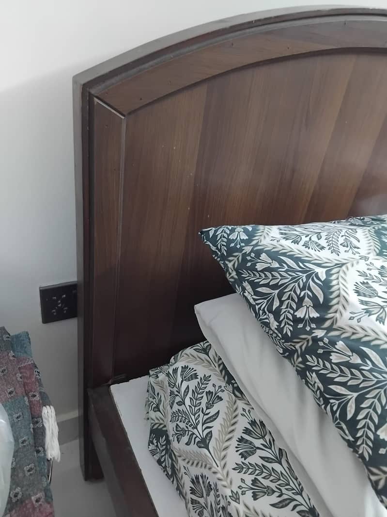 2 single beds 6