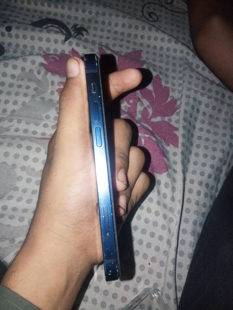 Apple iPhone 12 mini 4