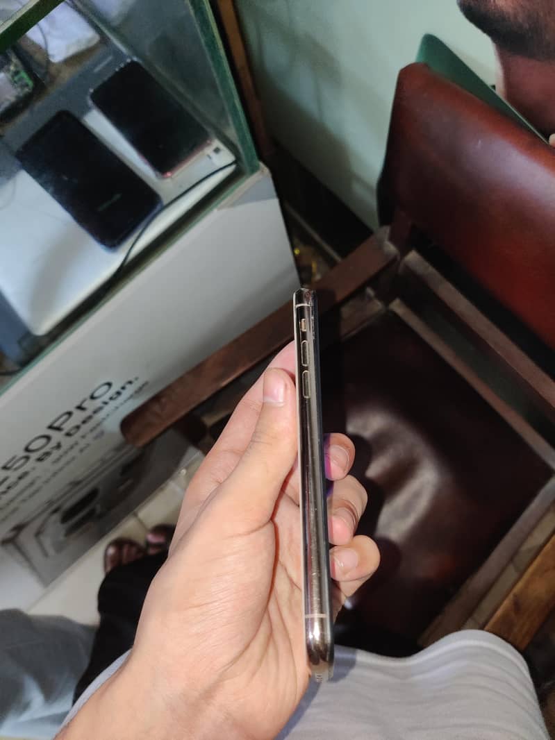 Apple iPhone 11 Pro 5