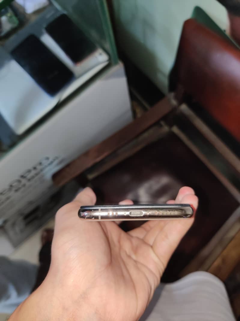 Apple iPhone 11 Pro 7