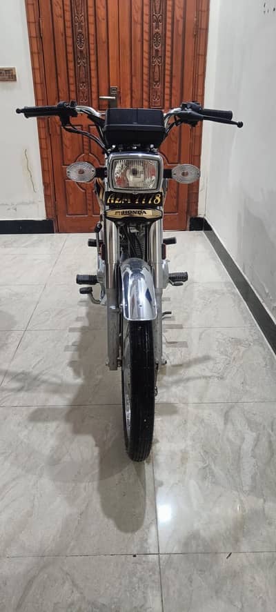 Honda 125 self start gold eddition