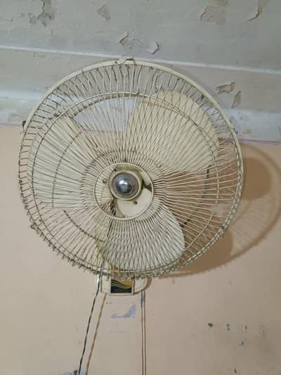 Bracket Fan in 9/10 Condition Lahore Fans