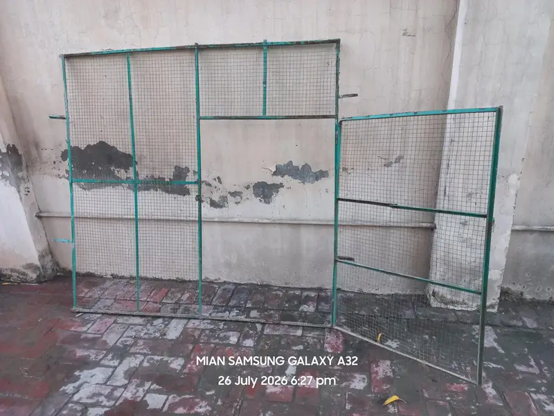 Heavy angle metal frames with metal net and pipes metal frame — photo 2