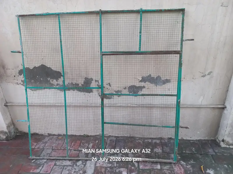 Heavy angle metal frames with metal net and pipes metal frame — photo 3