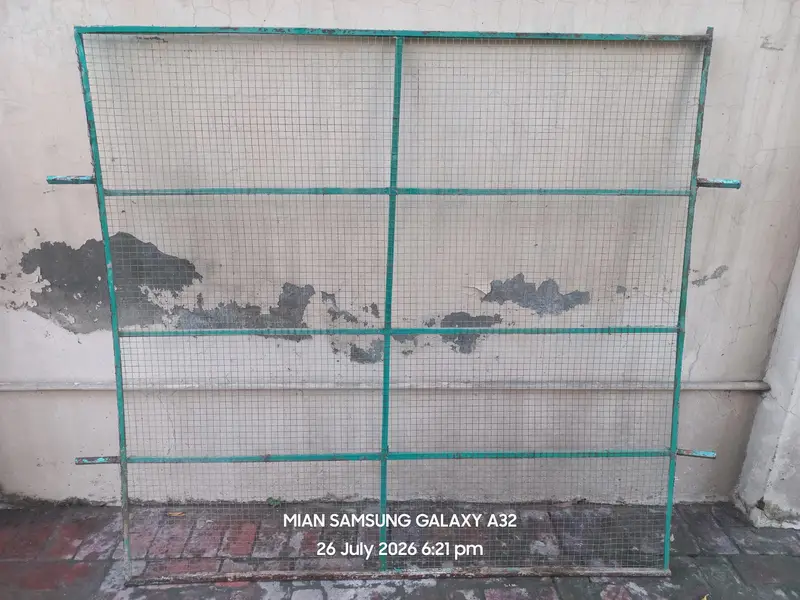Heavy angle metal frames with metal net and pipes metal frame — photo 4