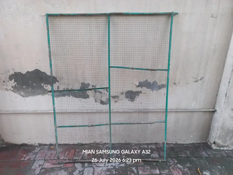 Heavy angle metal frames with metal net and pipes metal frame — photo 5