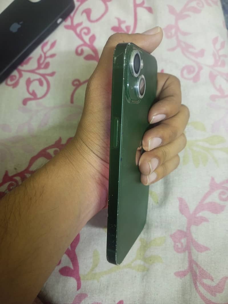 Apple iPhone 13 2