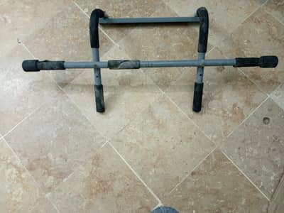Doorway Pull Up Bar / Chin Up Bar for Home Workout