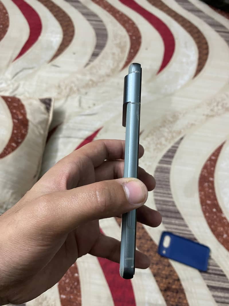 Google Pixel 8 4