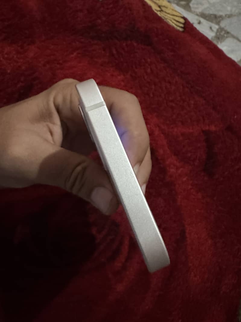 Apple iPhone 12 4