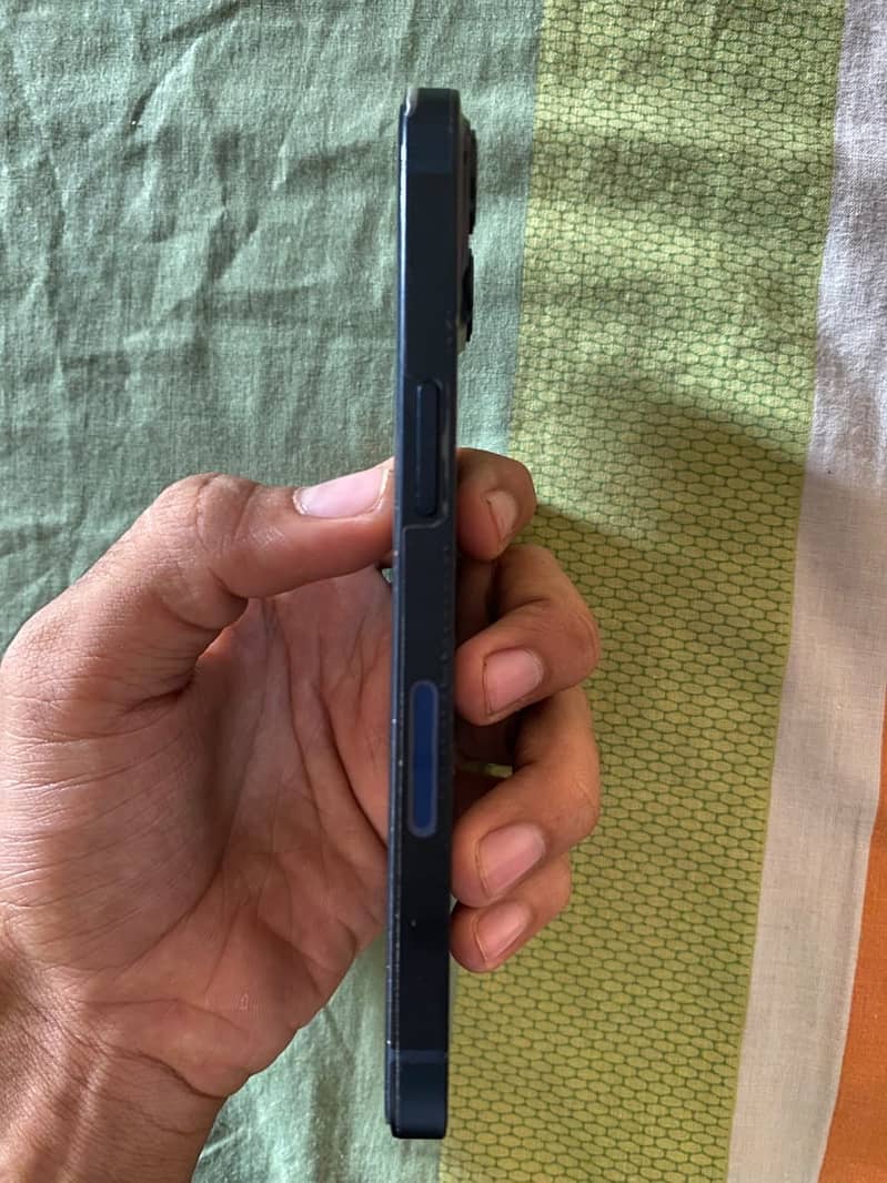 Apple iPhone 13 4