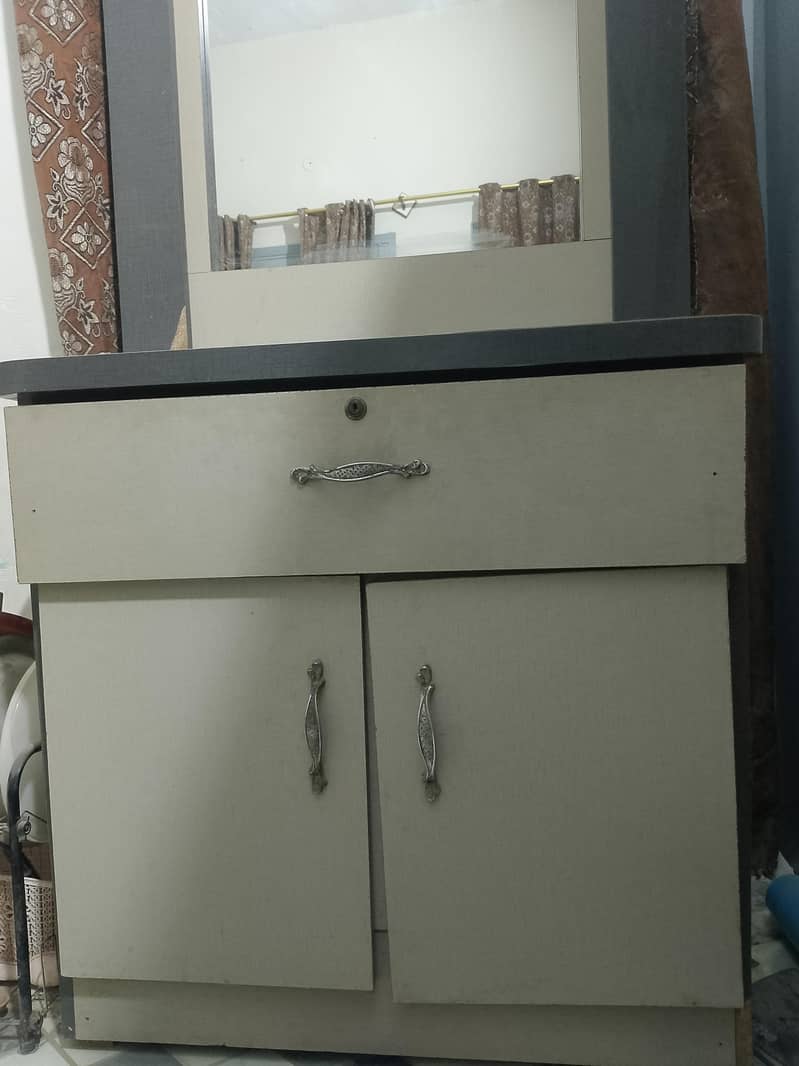 divider and dressing table 3
