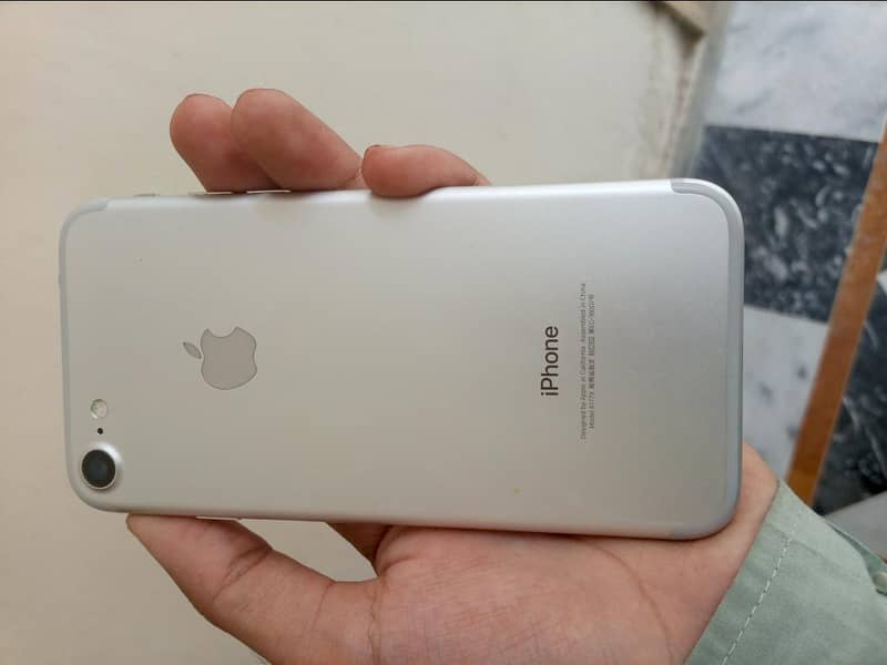 Apple iPhone 7 0