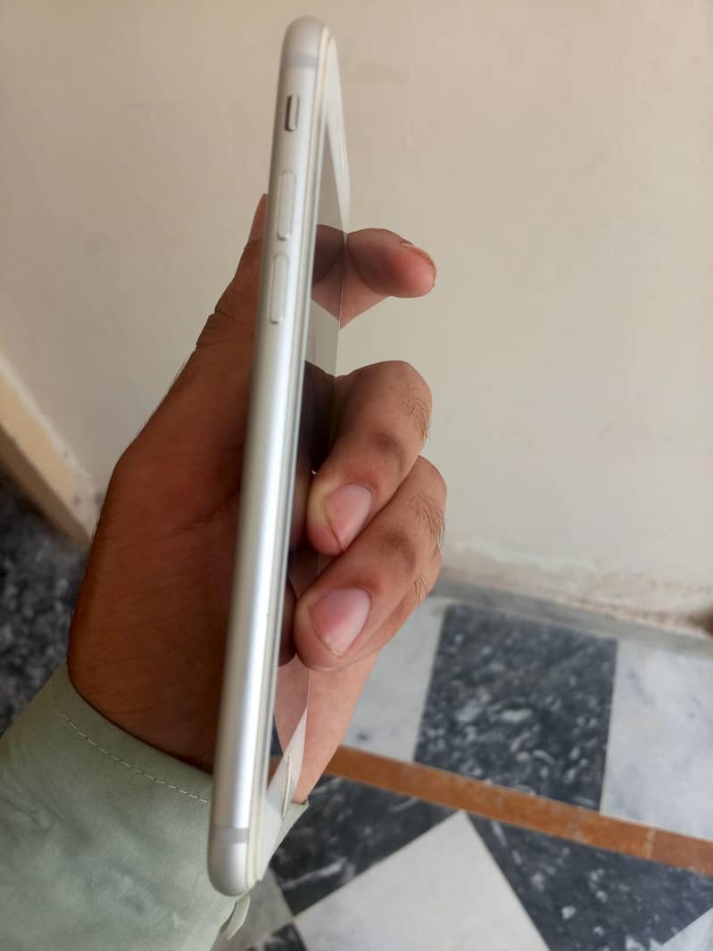 Apple iPhone 7 1