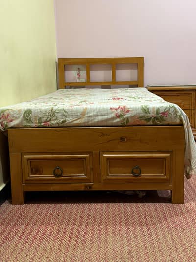 Modern 2 Single Beds with 2 side tables