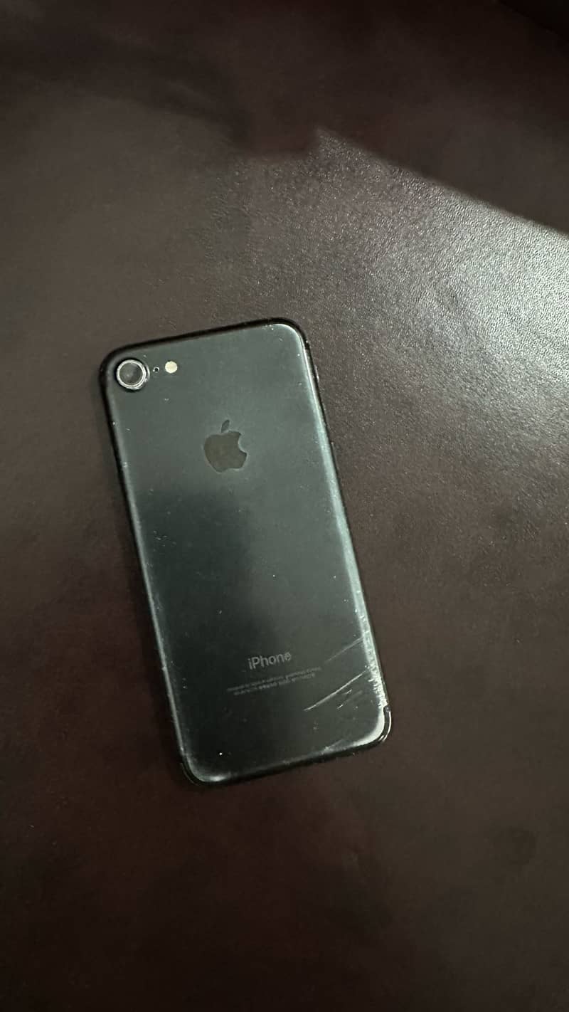Apple iPhone 7 0