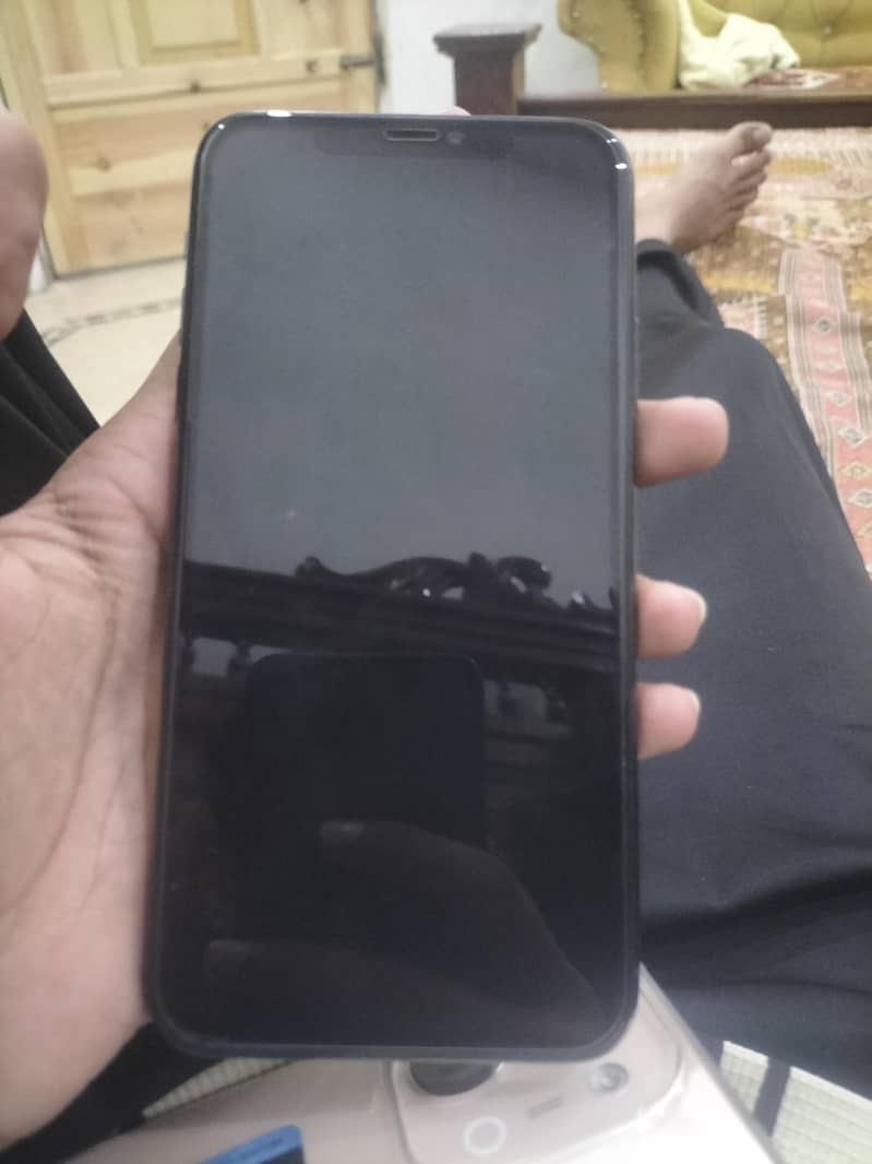 Apple iPhone 11 Pro Max 1