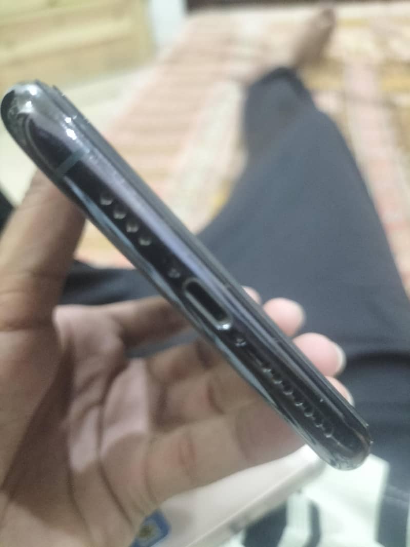 Apple iPhone 11 Pro Max 3