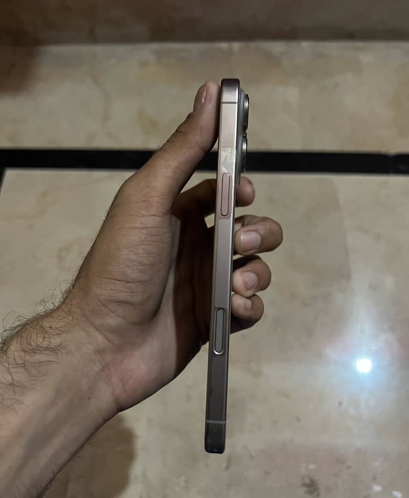 iPhone 16 pro max 1