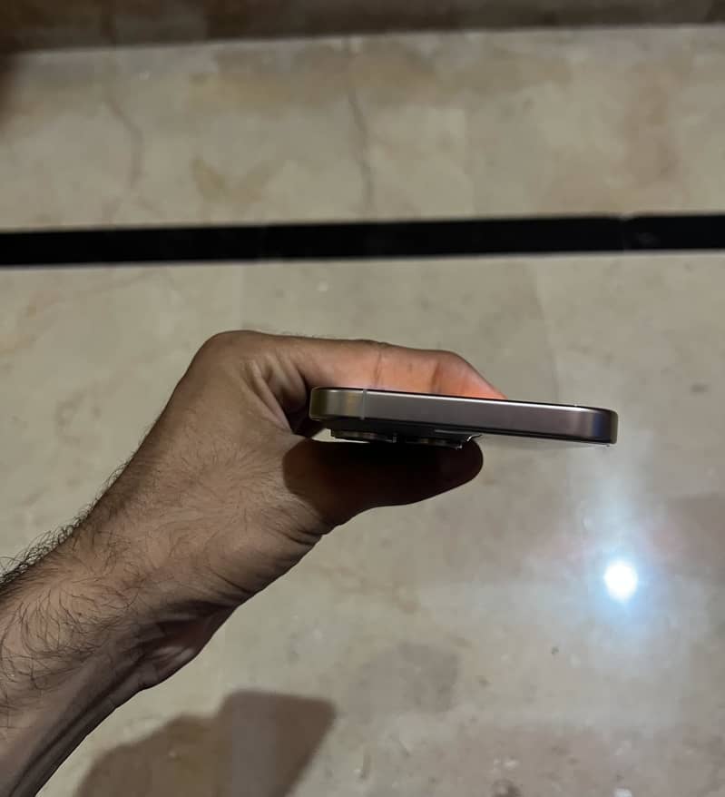 iPhone 16 pro max 3